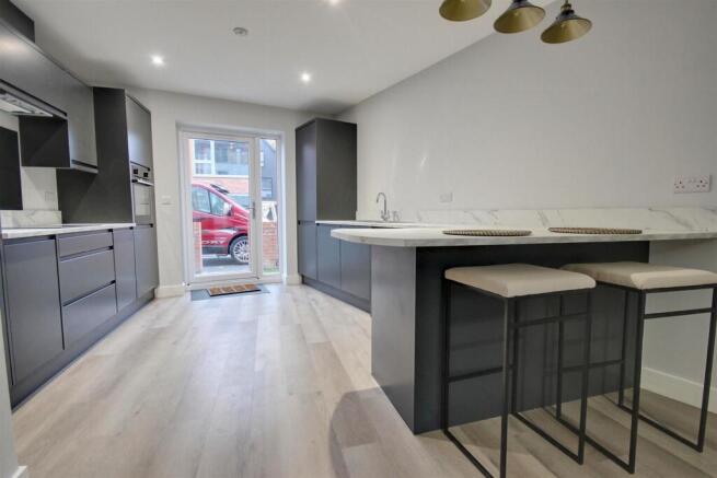 2 bed Apartment for sale Image 6