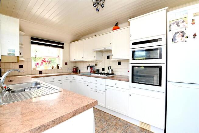 Park Road, Ashley, New Milton, Hampshire, BH25 photo 2