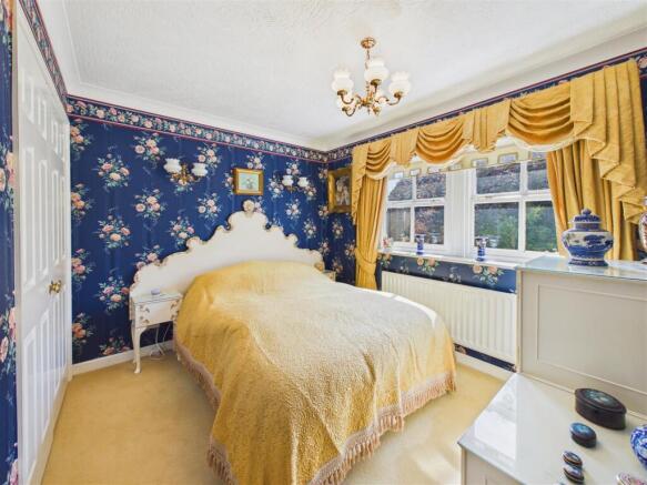 4 bed Detached for sale Image 8