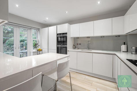 50 Village Road, Bush Hill Park, Enfield, EN1