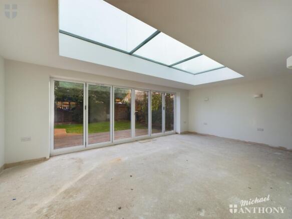 CAM03218G0-PR0473-STILL014