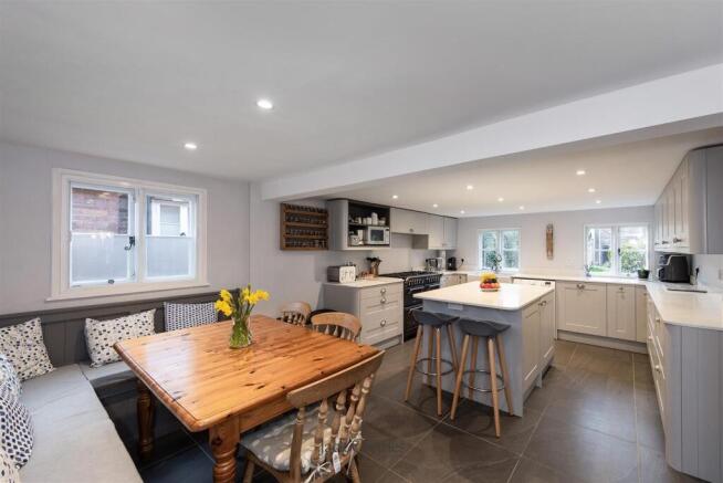 5 Club Cottages, TN11 9LJ 003.jpg