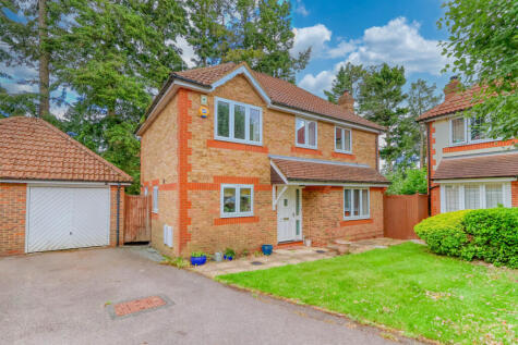 Lyndon Gardens, High Wycombe, Buckinghamshire, HP13