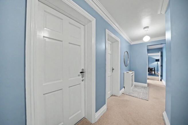 3 bed Apartment for sale Image 5
