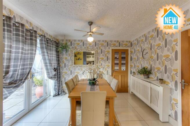 DINING ROOM: