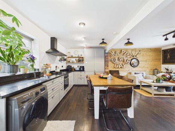 Kitchen/Living area