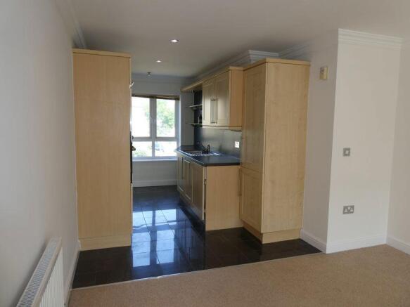 2 bed Apartment to rent Image 4