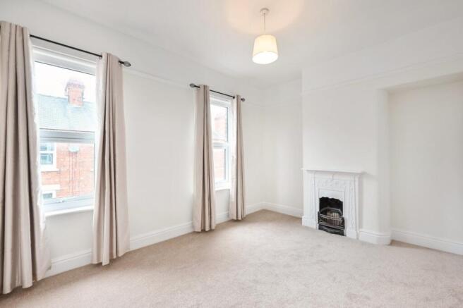 2 bed Terraced to rent Image 6