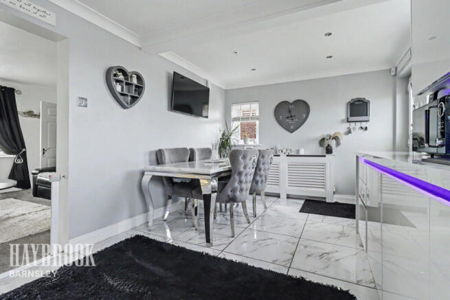 3 bed Semi-Detached for sale Image 9
