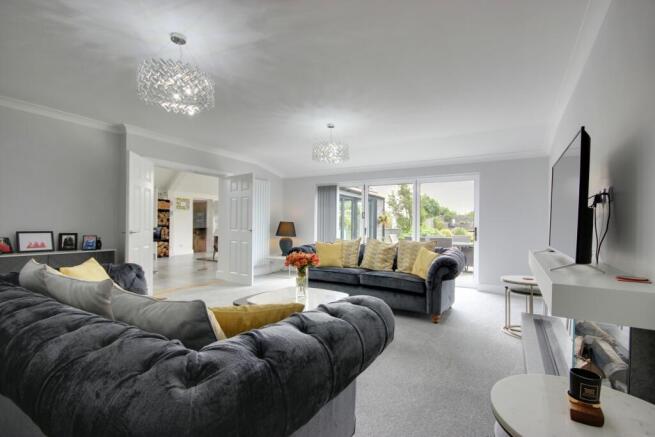 4 bed Detached Bungalow for sale Image 4