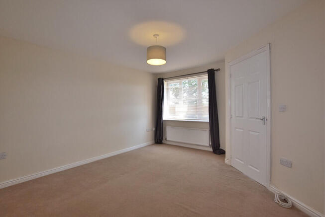 3 bed End of Terrace to rent Image 4