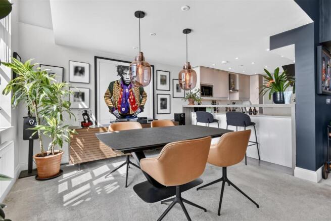 2 bed Apartment for sale Image 8