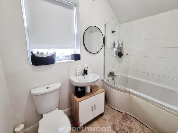 3 bed Terraced to rent Image 8