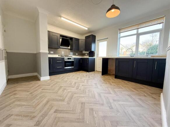 KITCHEN DINING ROOM