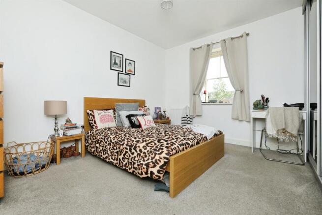 4 bed Detached for sale Image 11