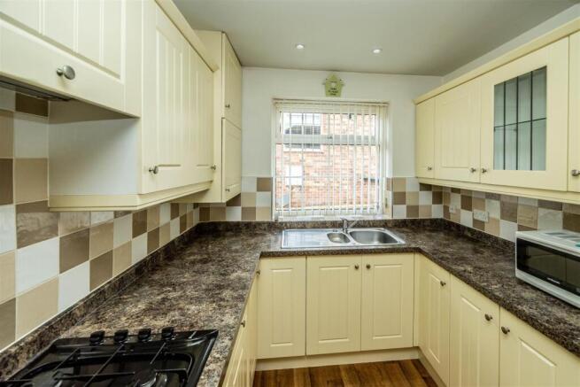 2 bed Semi-Detached Bungalow for sale Image 4