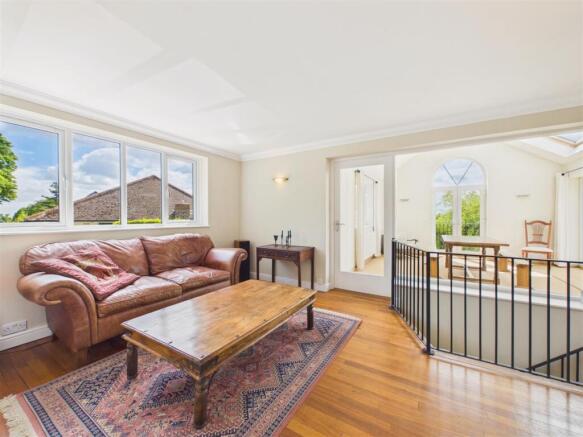 5 bed Detached for sale Image 11