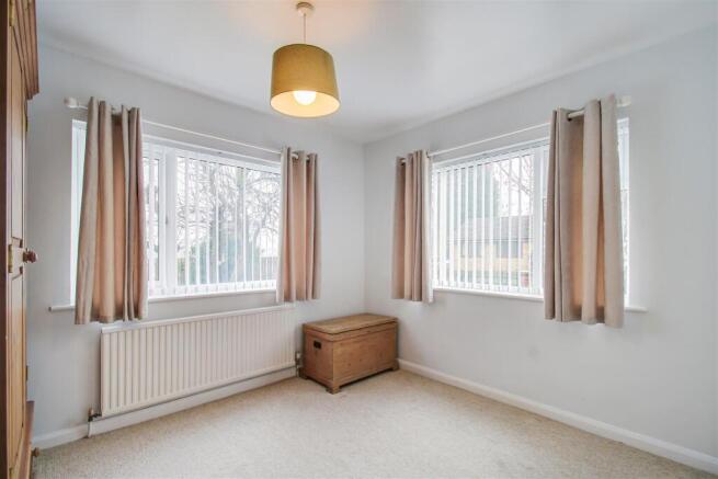 4 bed Detached Bungalow for sale Image 11
