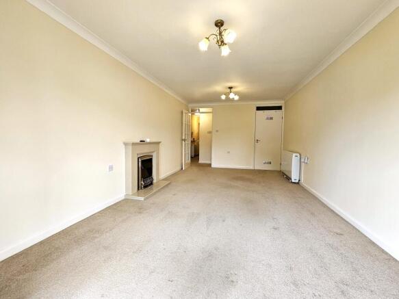 Sitting / dining room