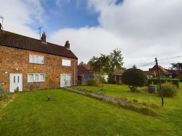 3 Bedroom End-Terrace House - For Sale