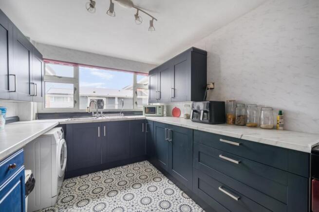 1387513-18-69402109d84e9