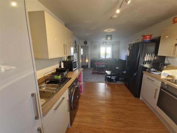 Kitchen to Lounge .jpg