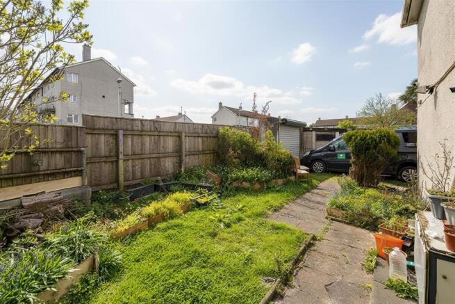 Garden and Parking space