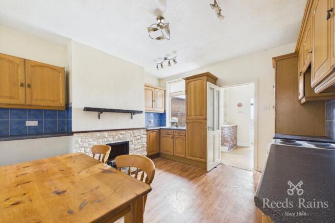 3 bed Terraced to rent Image 5