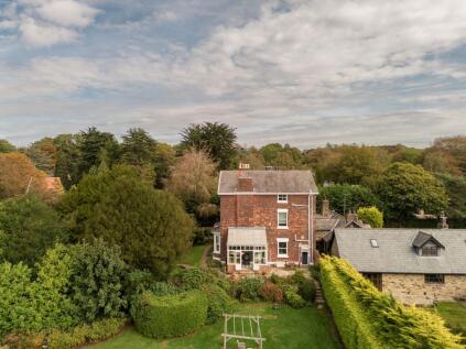 Winifred Lane, Aughton, L39