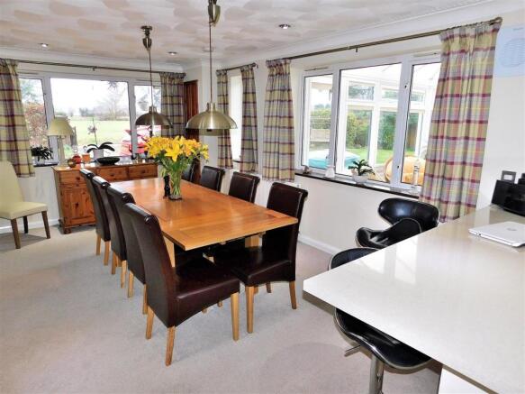 DINING AREA 1.JPG
