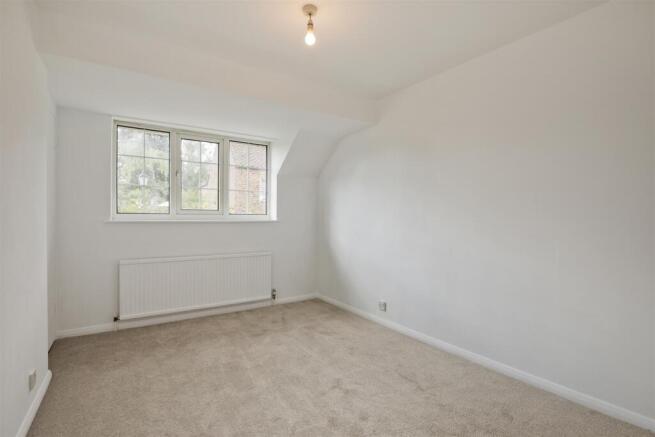 4 bed House for sale Image 11