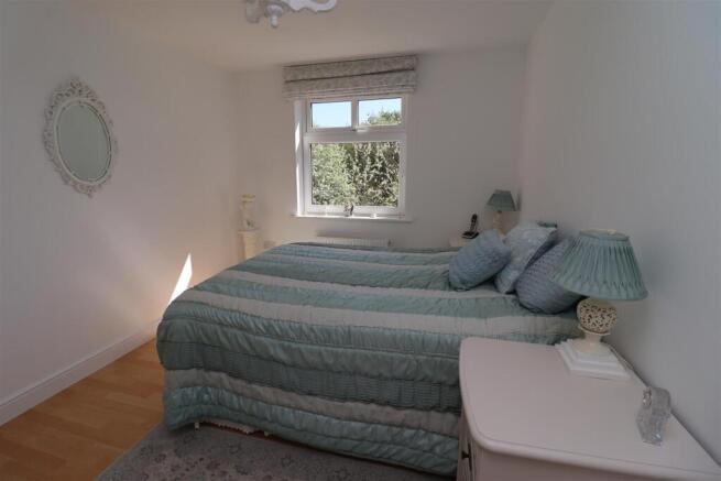 3 bed Apartment for sale Image 8
