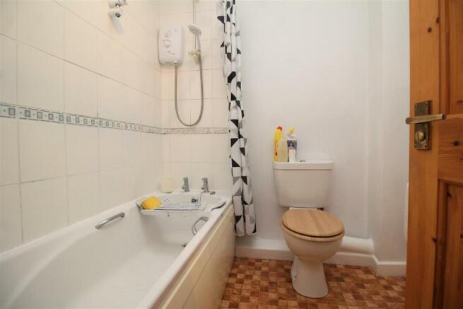 bathroom .jpg