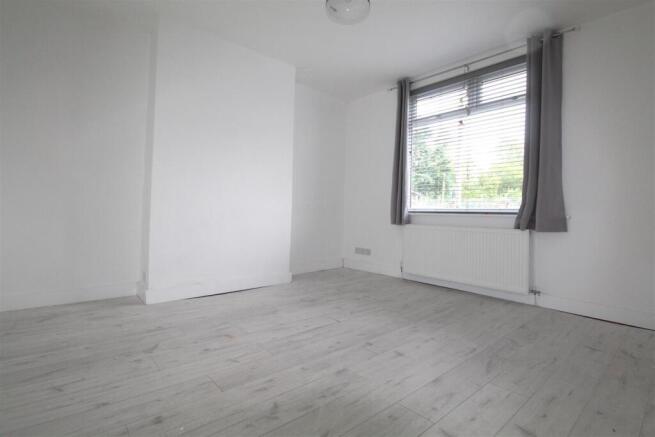 lounge 1.JPG