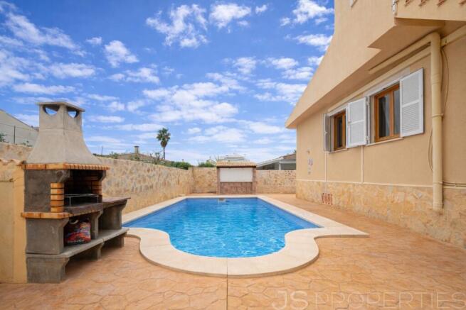Exclusive villa in Playas de Muro with holiday rental license and high profitability potential