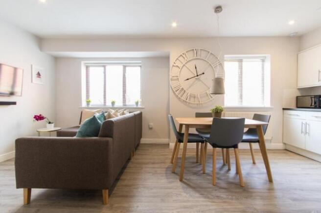 3 bed Flat to rent Image 9