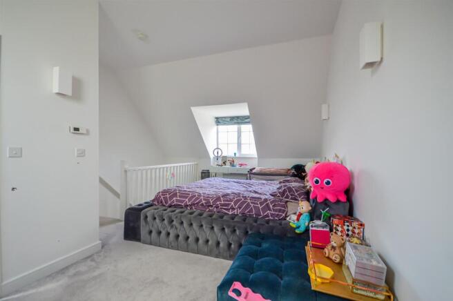 3 bed Semi-Detached for sale Image 5
