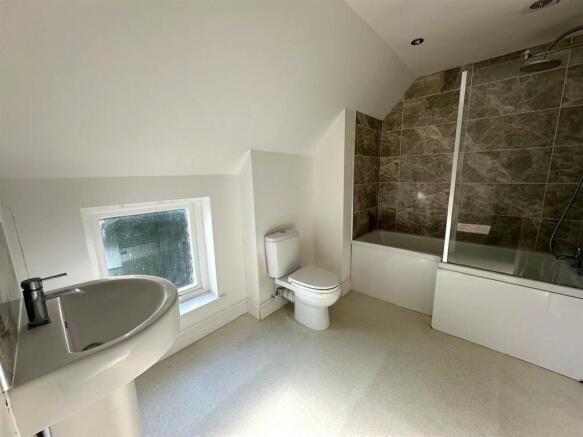 ensuite.jpg