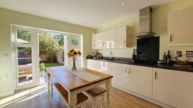 Greenacre Place, Newbury RG14 7GY photo 4