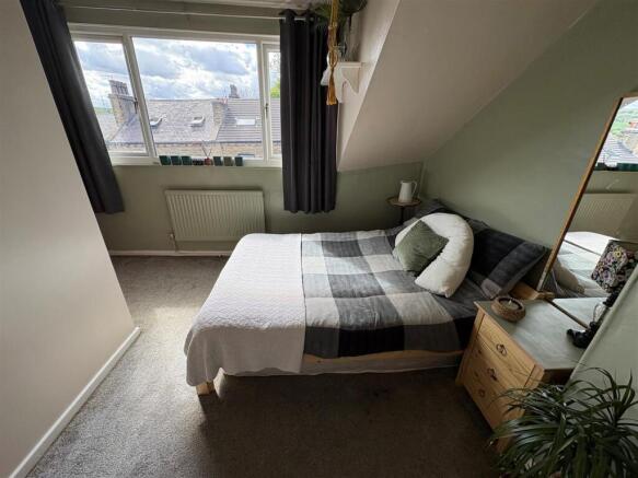 3 bed Terraced for sale Image 12