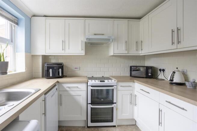 47_Aldborough_Way_9.jpg