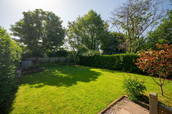 4 bed Detached for sale Image 5