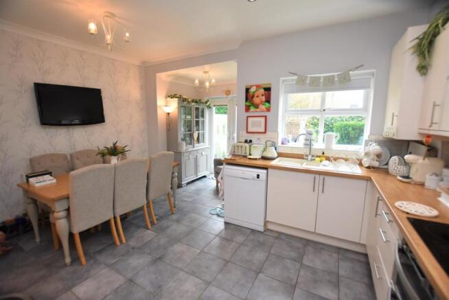 Kitchen 1.JPG