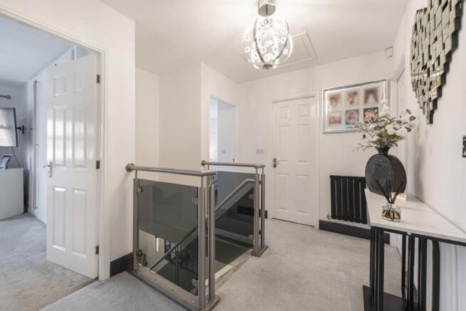 5 bed Detached for sale Image 10