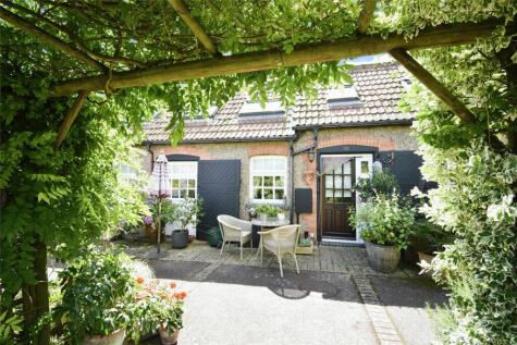 Howell Hill Close, Mentmore