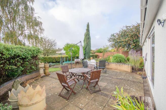 Rear garden pic 2.jpg