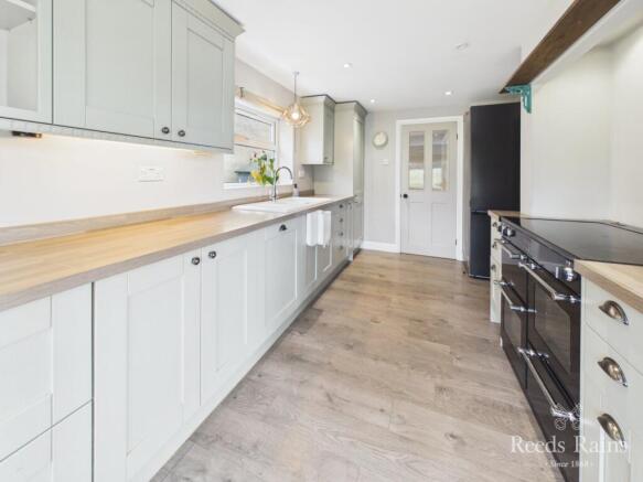 4 bed Bungalow for sale Image 9