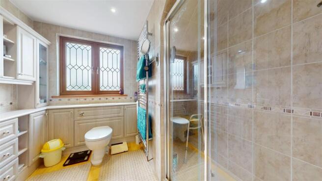 EN SUITE SHOWER ROOM