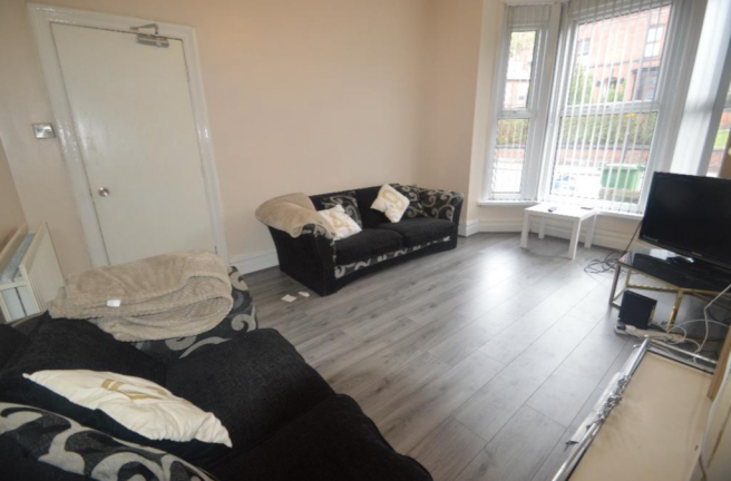 5 bed House to rent Image 4