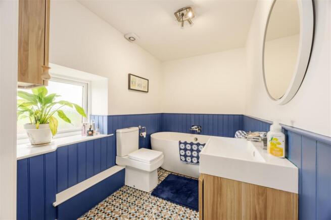 4 bed House for sale Image 12